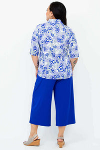 Back view of model showing tailored fit of blue paisley bamboo linen blouse with collar