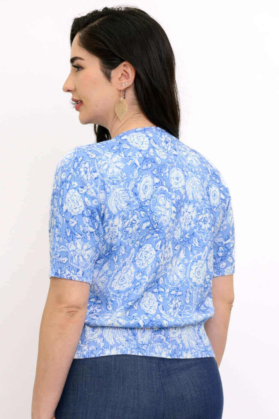 Back view of model wearing Shen blue floral short-sleeve cropped cardigan