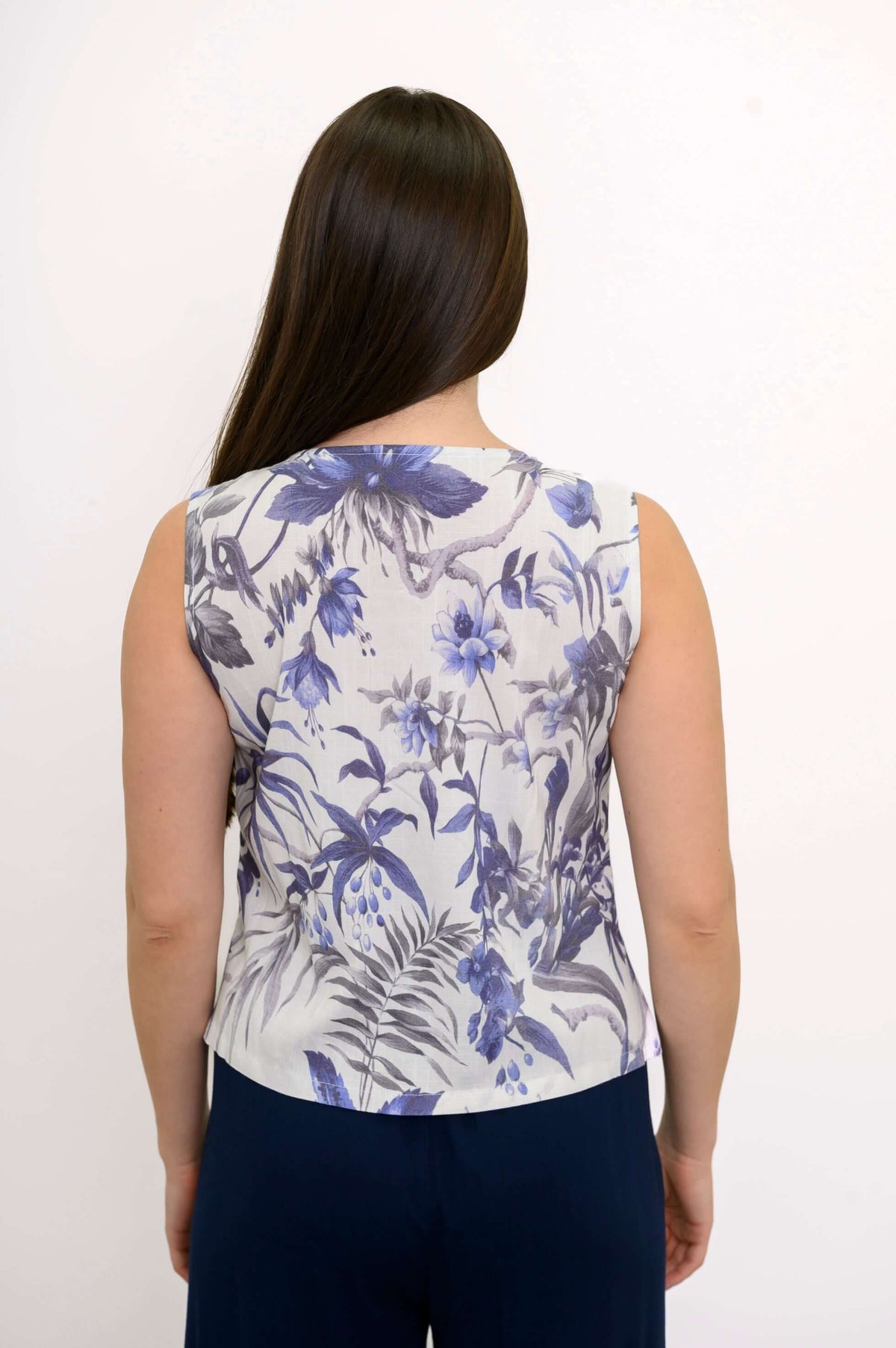 Back view of the floral sleeveless cropped tank top