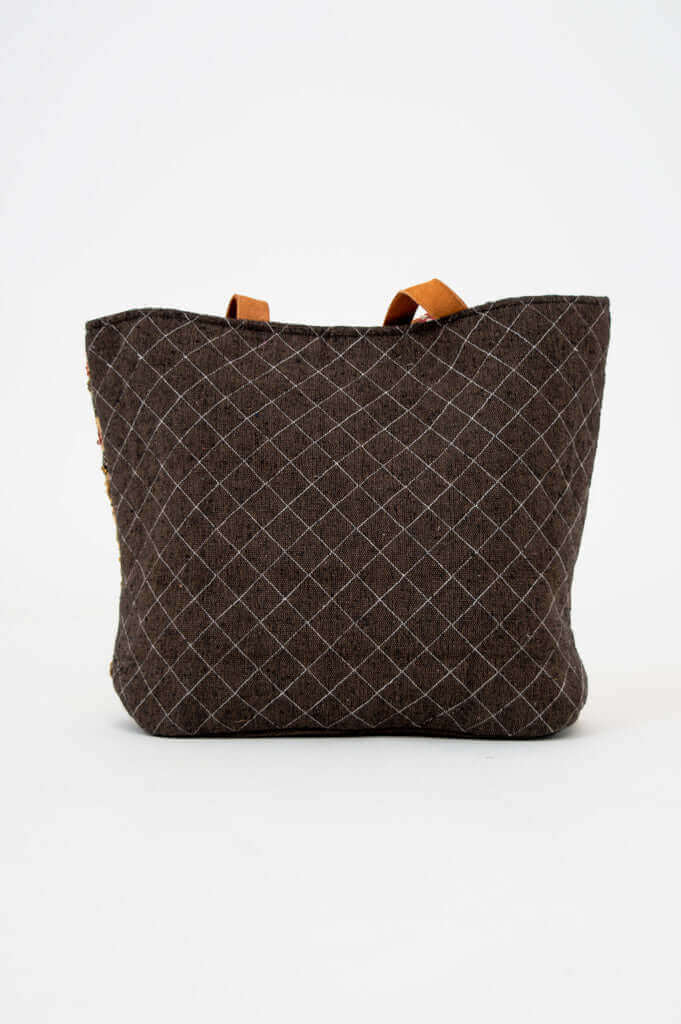 Back view of the tote bag featuring quilted brown fabric