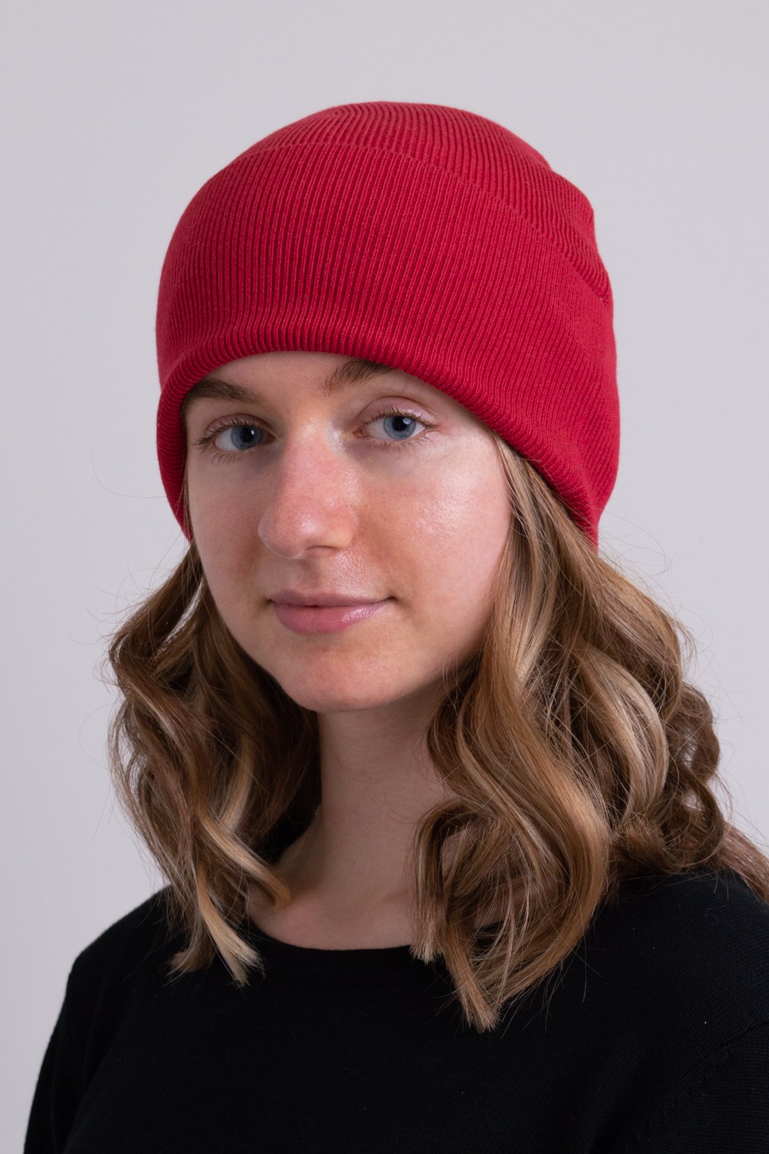 Women's red toque bamboo cotton beanie hat.