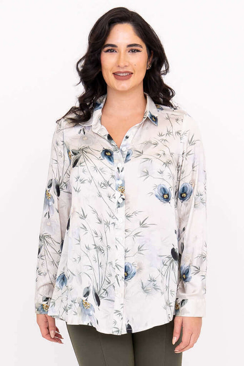 Woman wearing Charlotte Blouse with floral print, front view