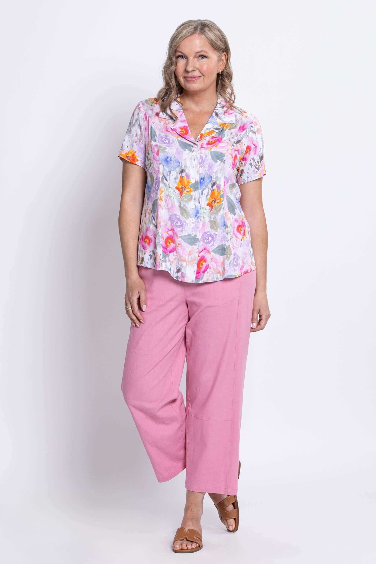 Front pose of a woman in the Samantha floral shirt and pink pants