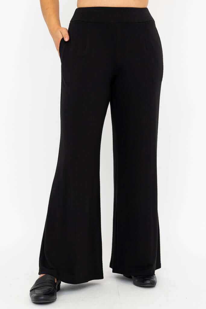 Front view of Jondo wide leg crop pants in black with pockets