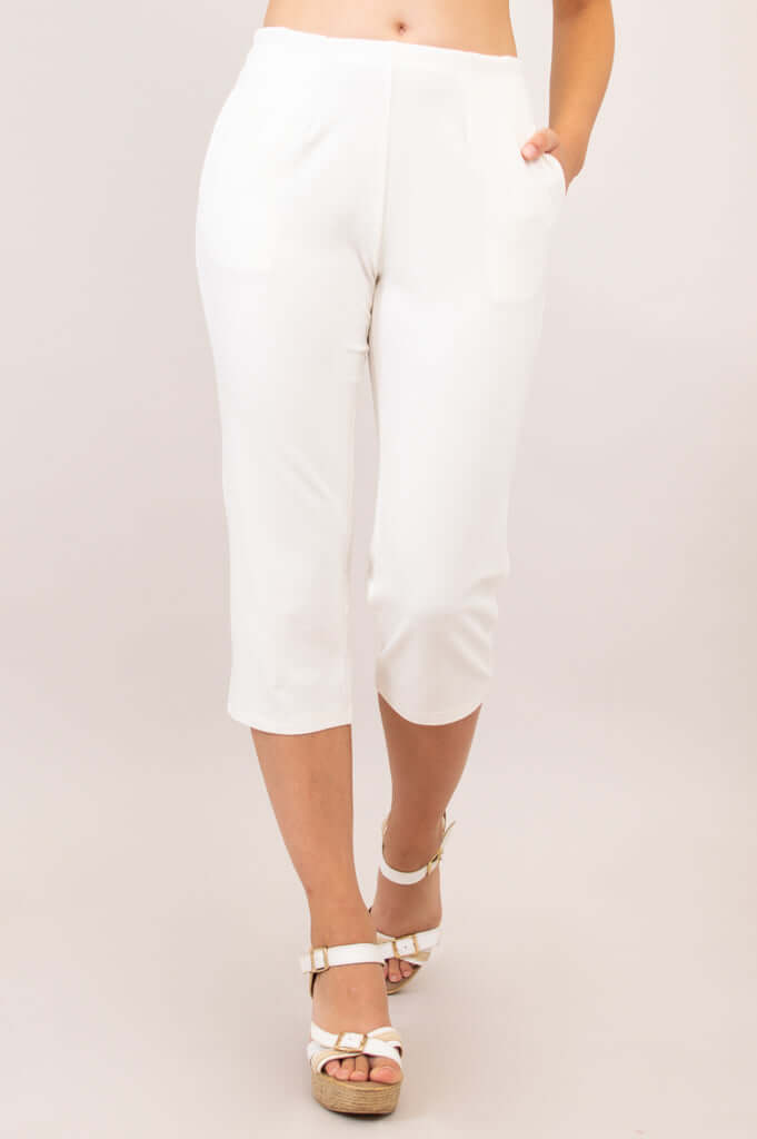 Front view of woman wearing white Susan Capri pants with inseam pockets
