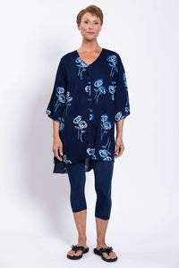 Front facing woman in navy floral Darla blouse and navy leggings