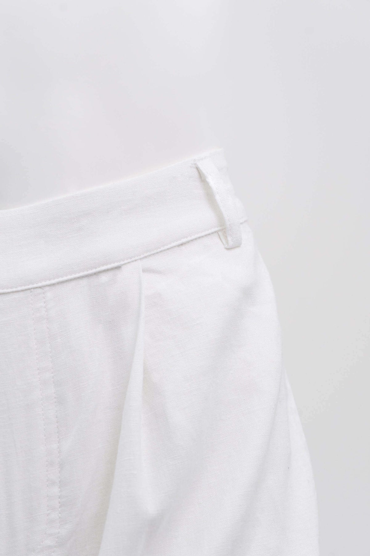 Close-up of Melodie Pant waistband and pleat detail in white linen blend