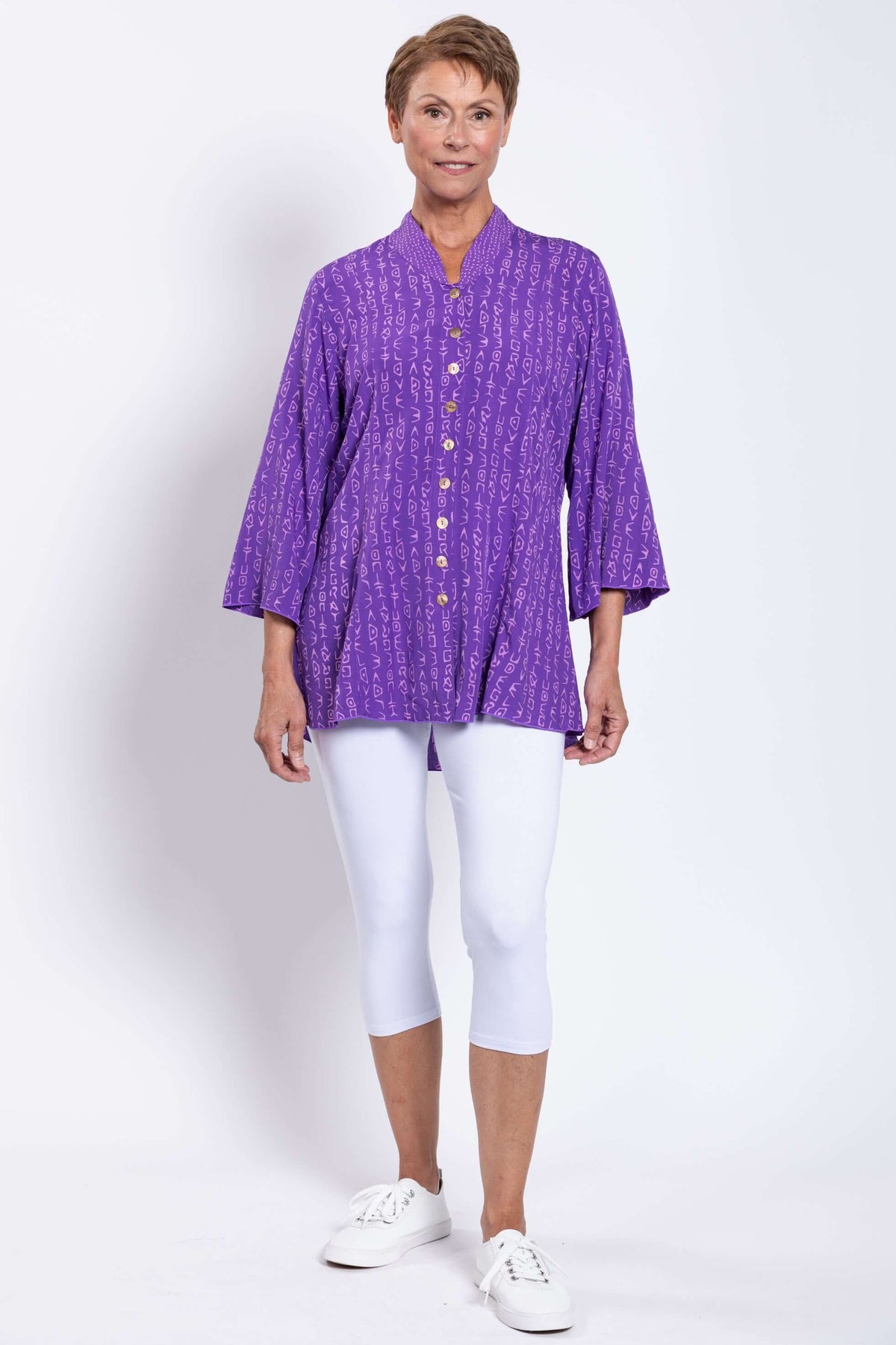 Front facing model in Mar Violet Print Blouse and white cropped pants
