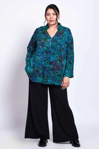 Model with one hand in pocket, showcasing Shirley Blouse Mosaic Indigo and relaxed fit