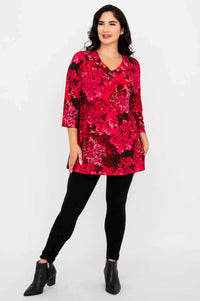Model with hand in pocket, posing in Vana tunic top and black leggings
