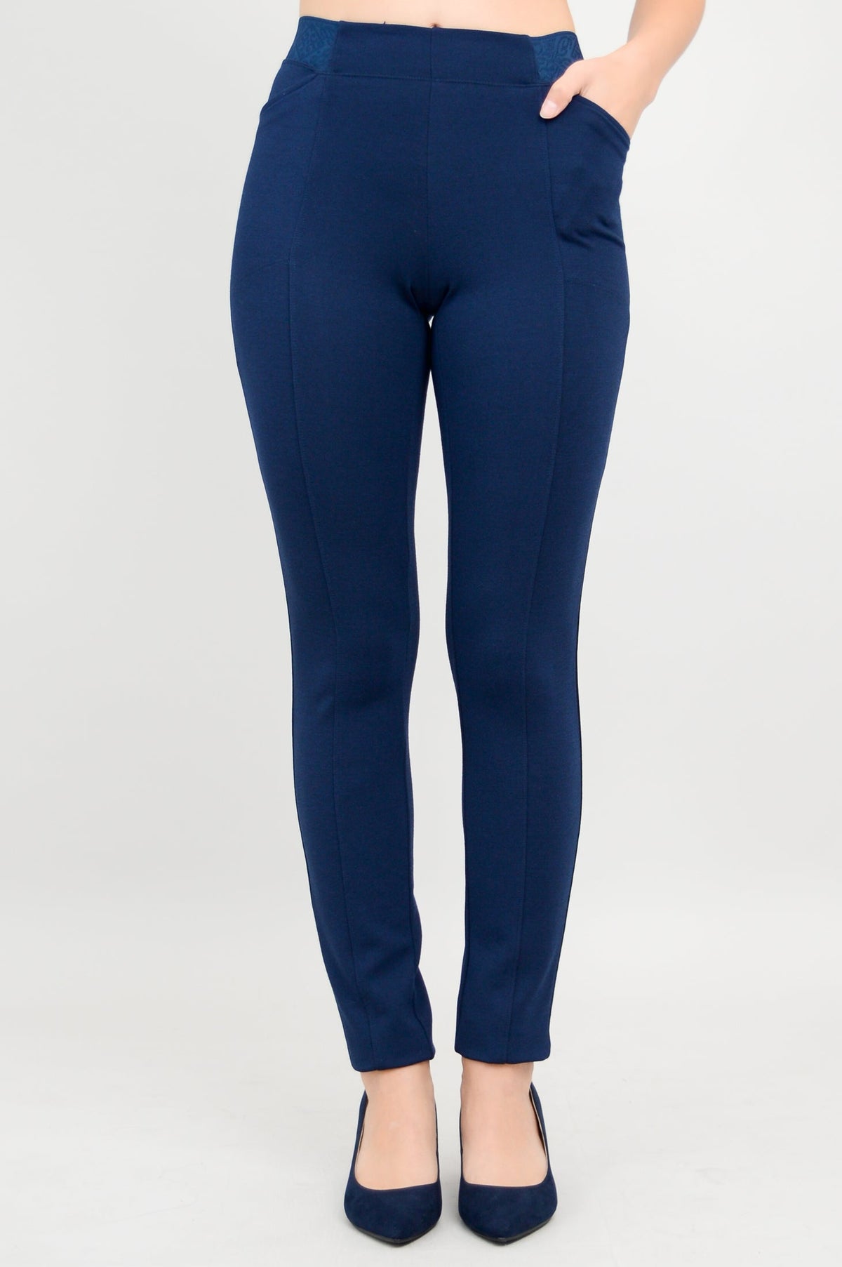 Nadia Pant, Indigo, Modal