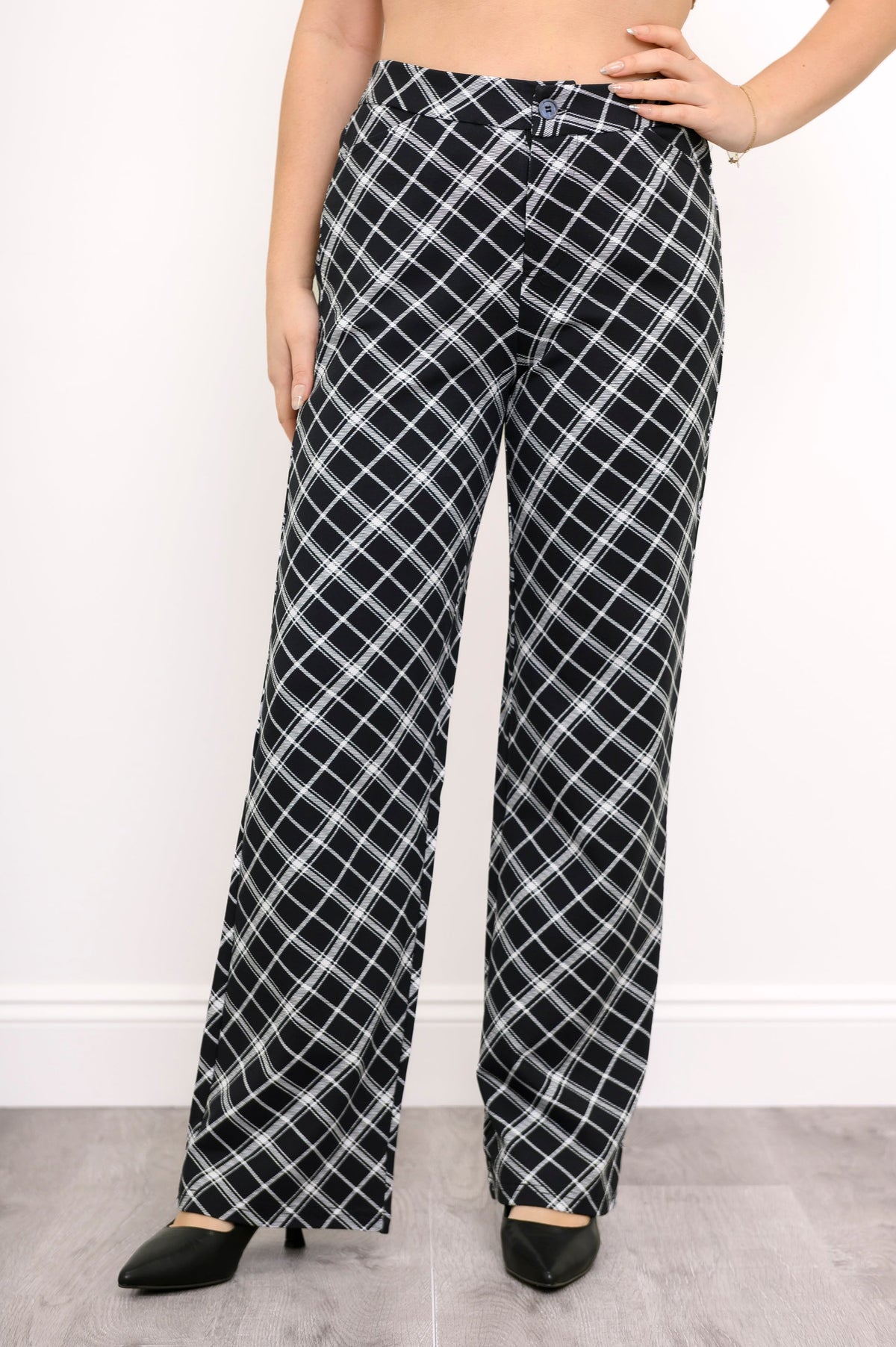 Norma Pant, Tarlic, Modal