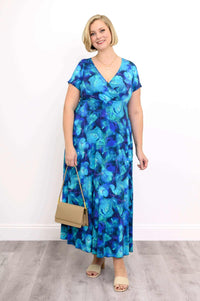 Plus size model in blue floral bamboo maxi dress with beige purse