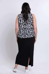 Back view of model wearing sleeveless Ikat tank with black and white pattern