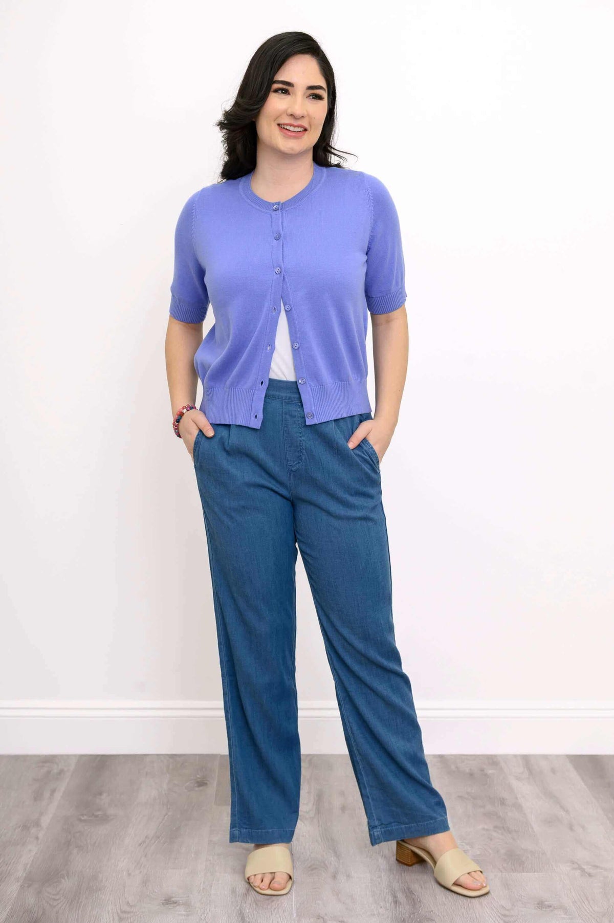 Woman posing in a Shen short sleeve cardigan with hands in pockets