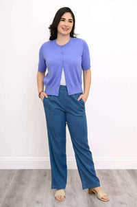 Woman posing in a Shen short sleeve cardigan with hands in pockets