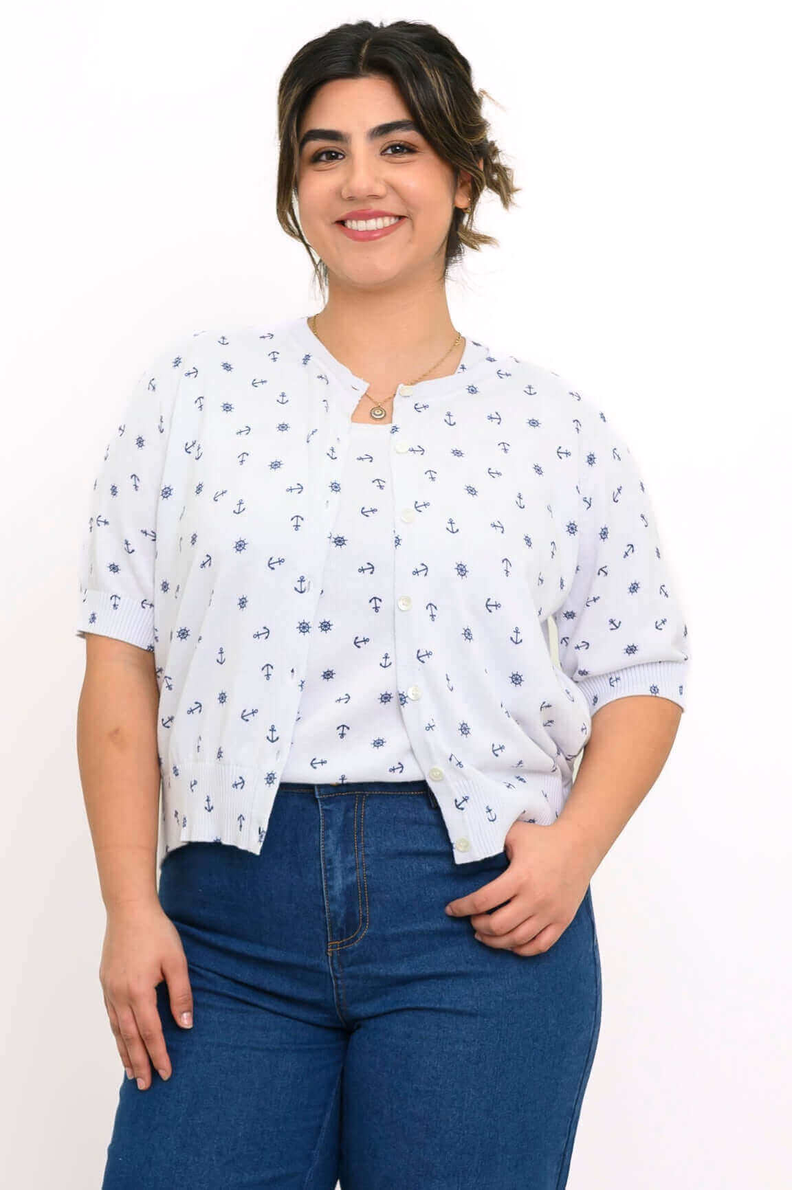 Woman wearing Shen short sleeve nautical cardigan and blue jeans