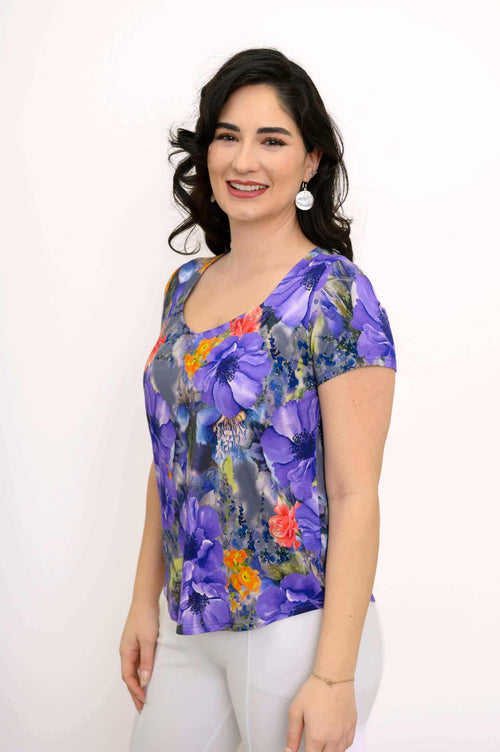 Side angle of model in Ritzy Sweetheart Short Sleeve Top with vibrant floral design