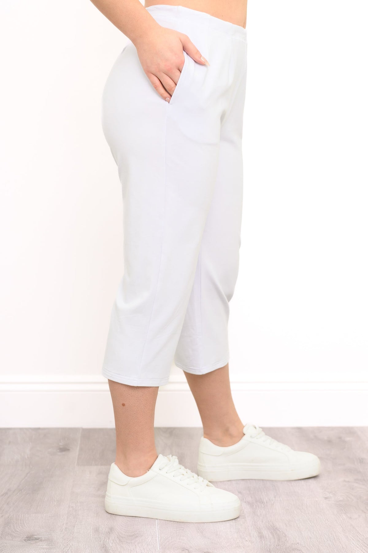 Susan Capri, Snow White, Bamboo