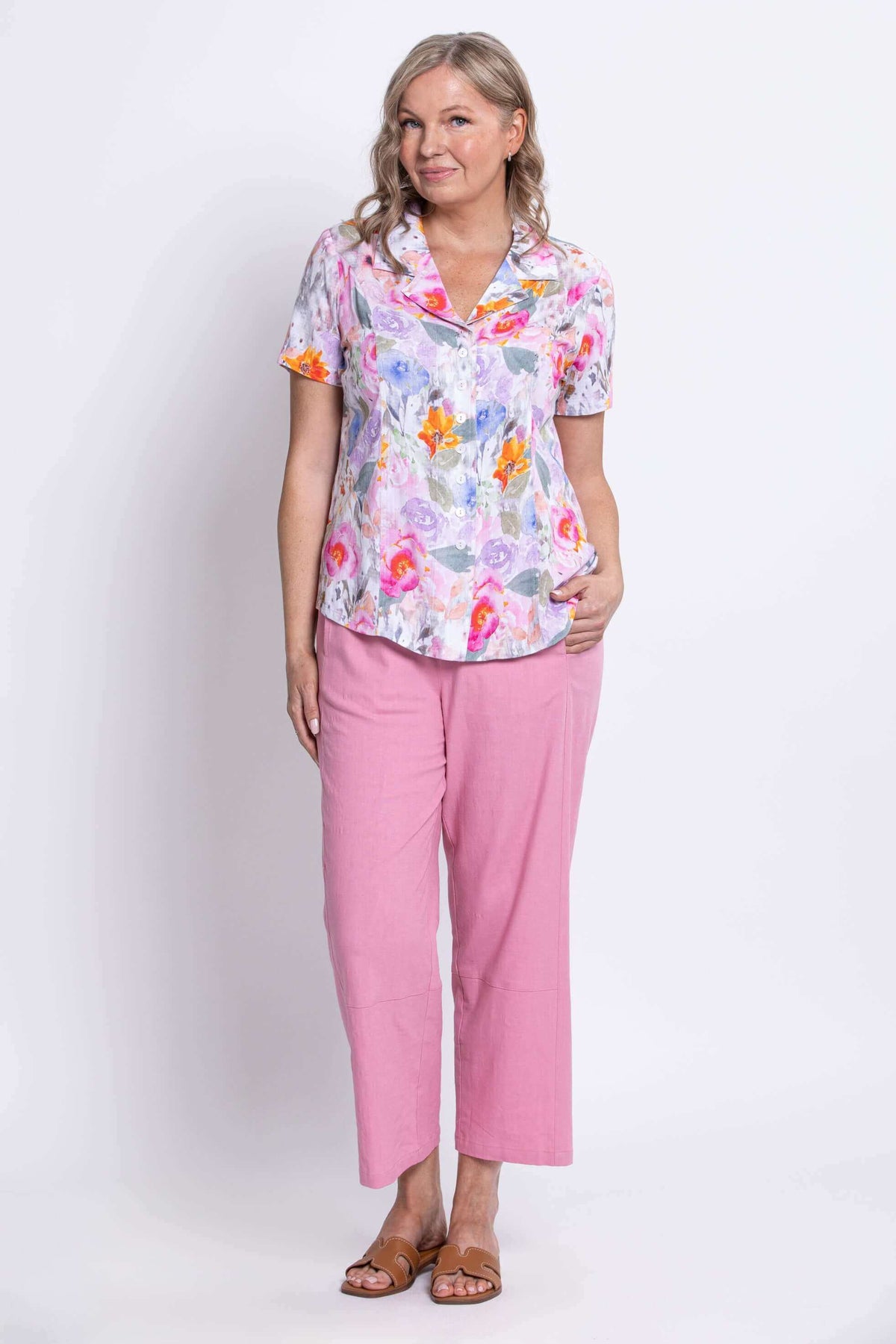 Woman standing in the Samantha floral shirt with pink pants