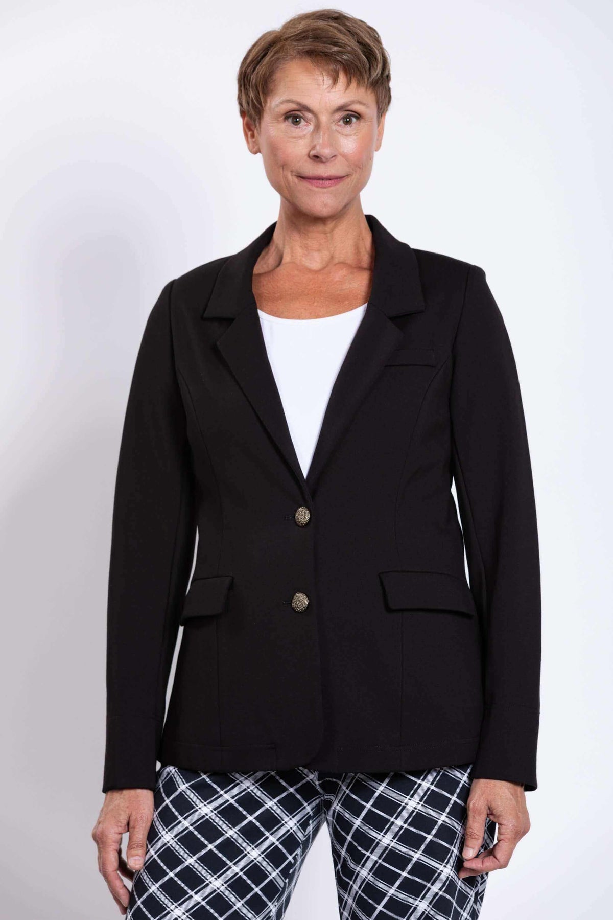 Woman wearing a black tailored blazer with two button closure, front view